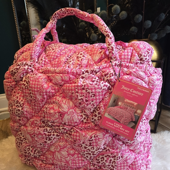 Juicy Coulture 3 Piece Cloud Soft bed set full/queen New - Picture 4 of 7